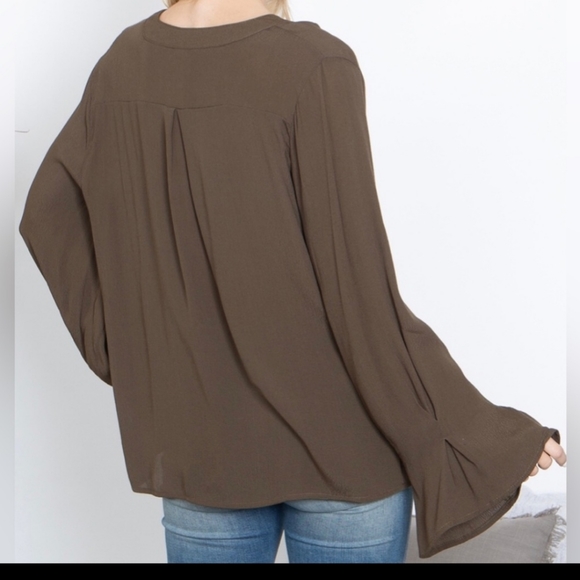 NWT Ruffled Blouse with bell sleeve - Picture 3 of 6